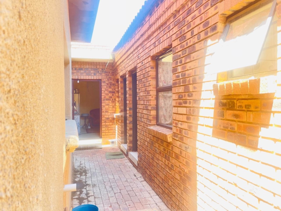 4 Bedroom Property for Sale in Tladi Gauteng