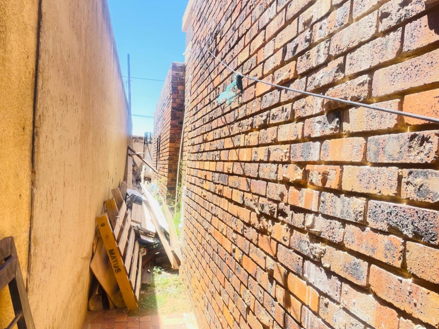 4 Bedroom Property for Sale in Tladi Gauteng