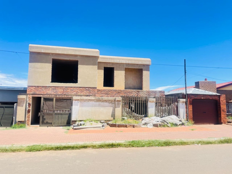 4 Bedroom Property for Sale in Tladi Gauteng