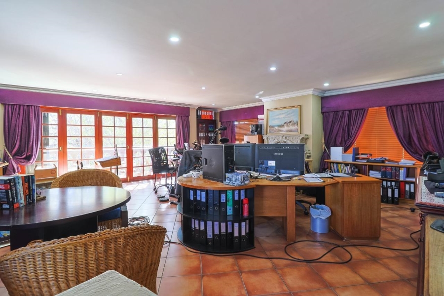6 Bedroom Property for Sale in Alberante Gauteng