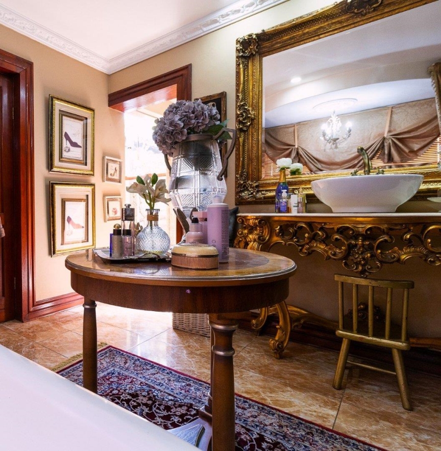 6 Bedroom Property for Sale in Alberante Gauteng