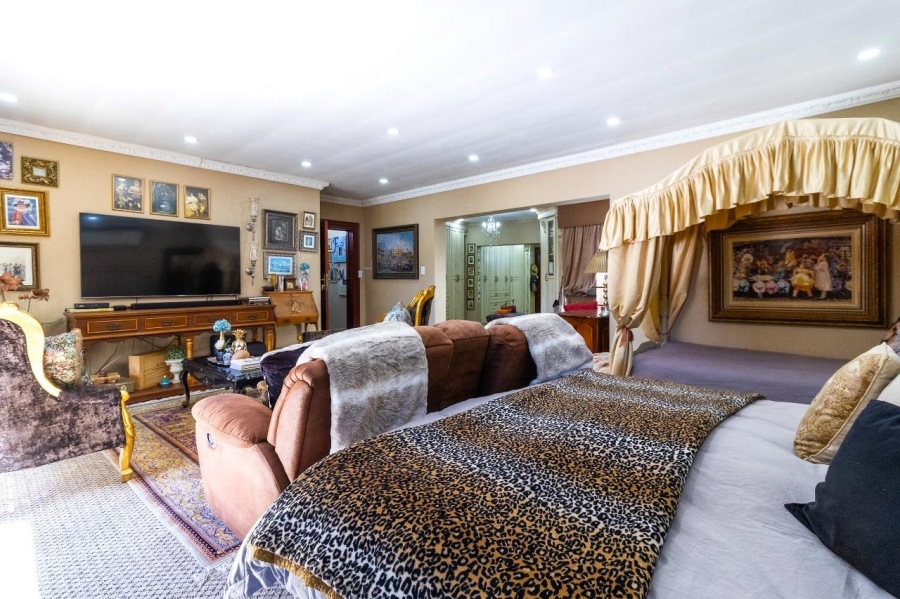 6 Bedroom Property for Sale in Alberante Gauteng