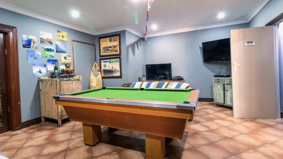 6 Bedroom Property for Sale in Alberante Gauteng