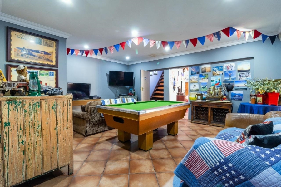 6 Bedroom Property for Sale in Alberante Gauteng