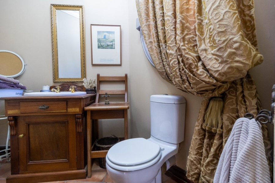 6 Bedroom Property for Sale in Alberante Gauteng