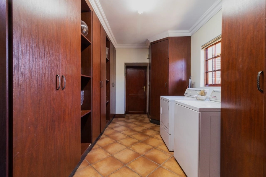 6 Bedroom Property for Sale in Alberante Gauteng