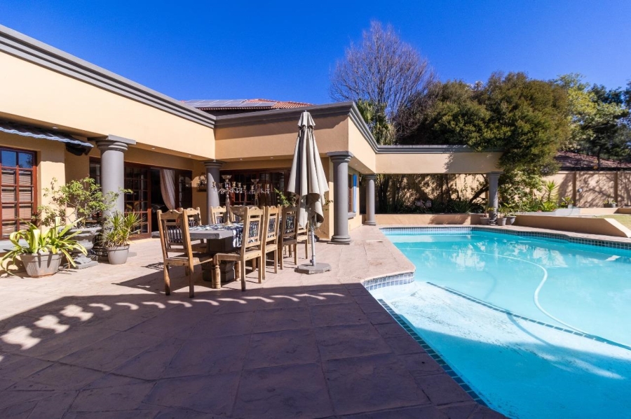6 Bedroom Property for Sale in Alberante Gauteng