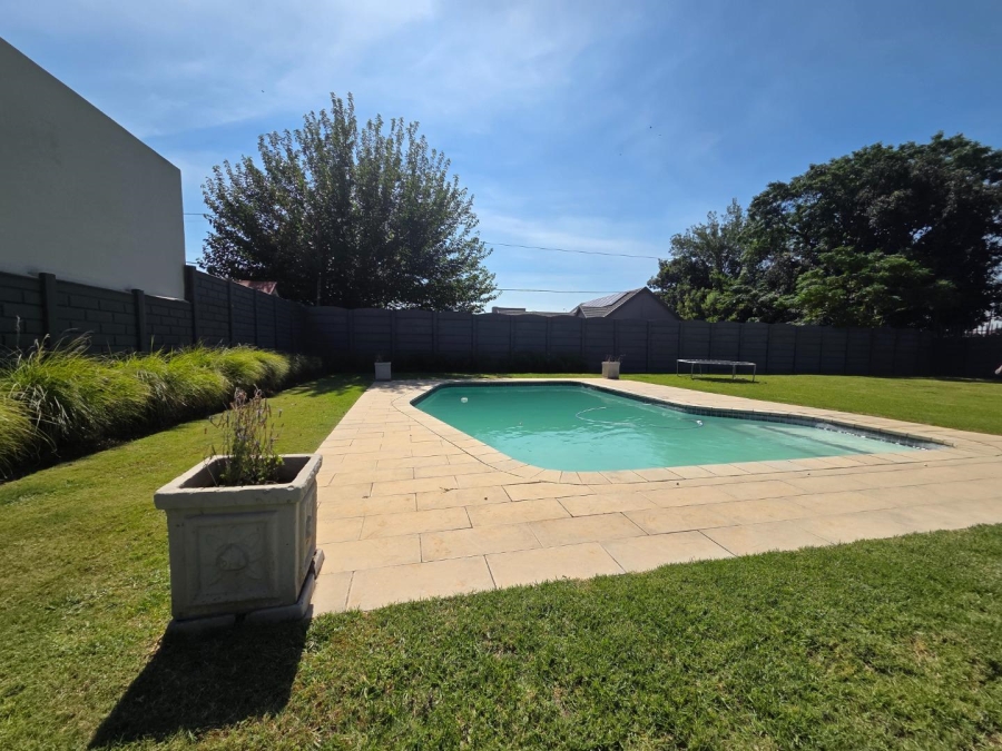 3 Bedroom Property for Sale in Brackenhurst Gauteng