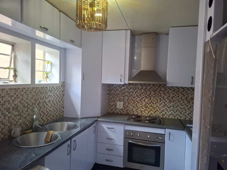 2 Bedroom Property for Sale in Mondeor Gauteng