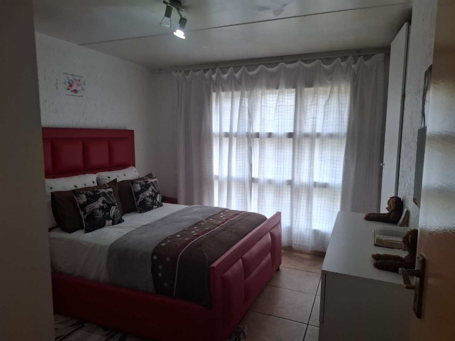 2 Bedroom Property for Sale in Mondeor Gauteng
