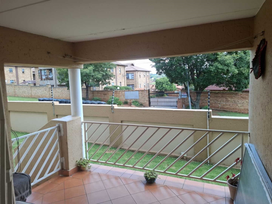 2 Bedroom Property for Sale in Mondeor Gauteng