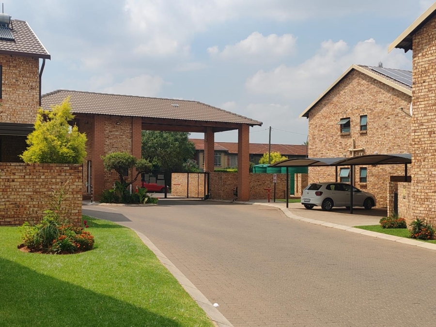 2 Bedroom Property for Sale in Goedeburg Gauteng