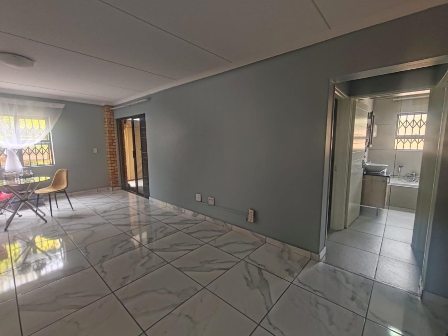 2 Bedroom Property for Sale in Goedeburg Gauteng