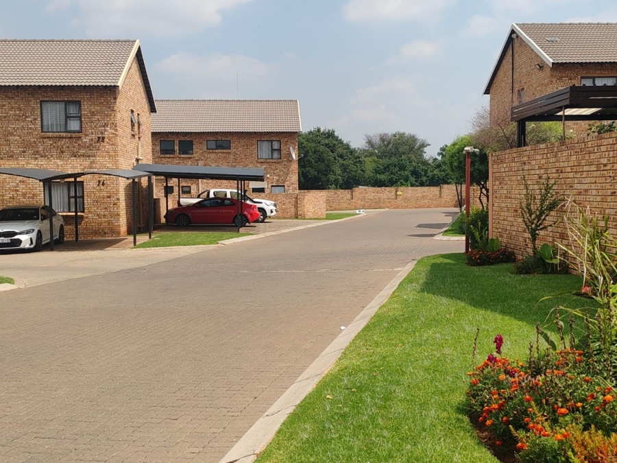 2 Bedroom Property for Sale in Goedeburg Gauteng