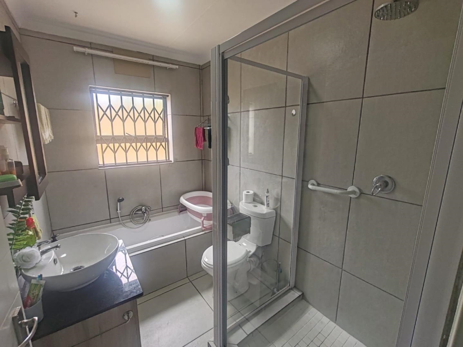 2 Bedroom Property for Sale in Goedeburg Gauteng