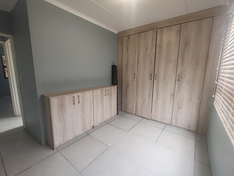 2 Bedroom Property for Sale in Goedeburg Gauteng