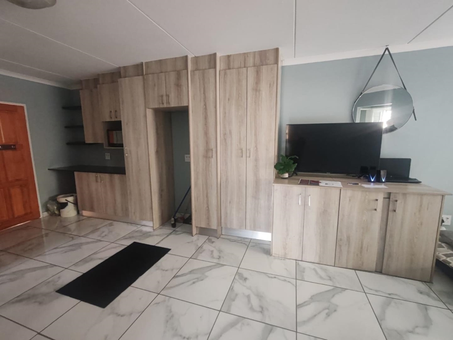2 Bedroom Property for Sale in Goedeburg Gauteng