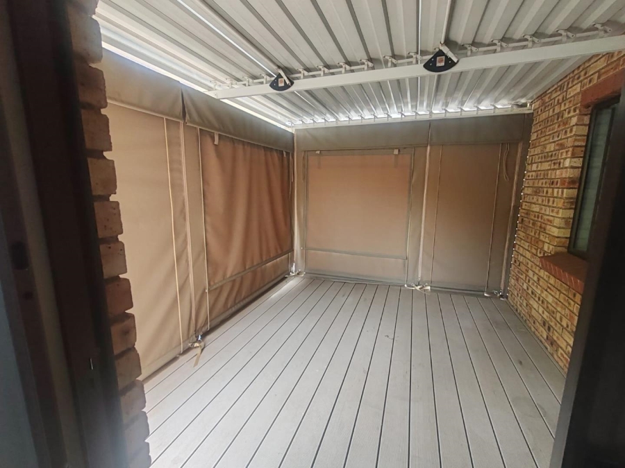 2 Bedroom Property for Sale in Goedeburg Gauteng