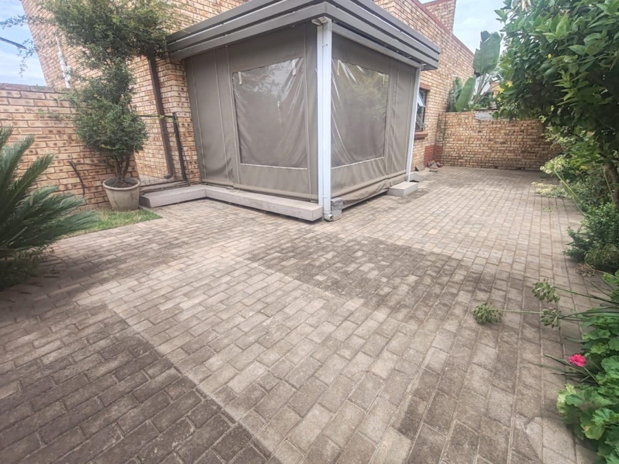 2 Bedroom Property for Sale in Goedeburg Gauteng