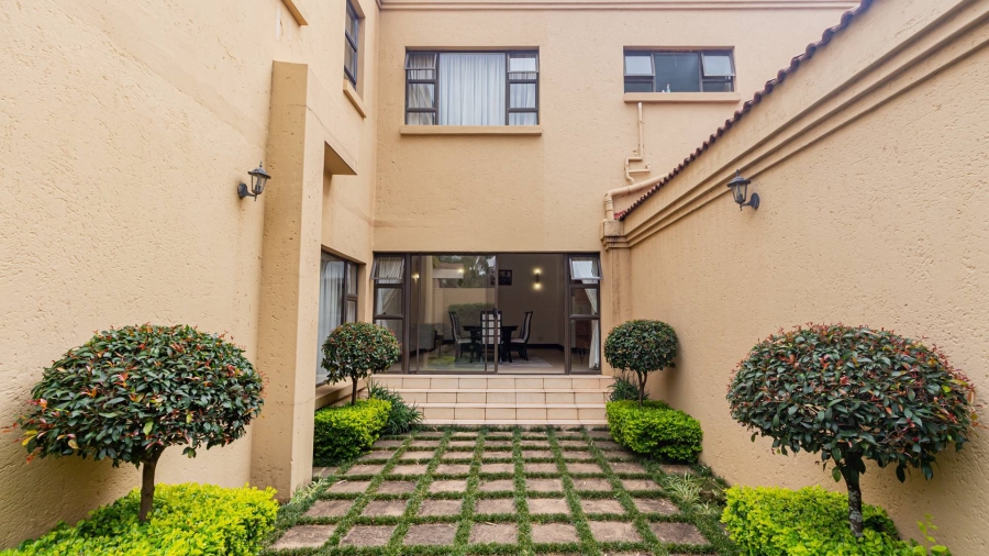 To Let 5 Bedroom Property for Rent in Dainfern Golf Estate Gauteng