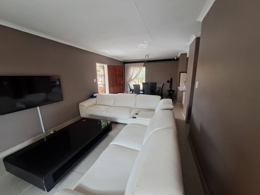 2 Bedroom Property for Sale in Eco Park Gauteng