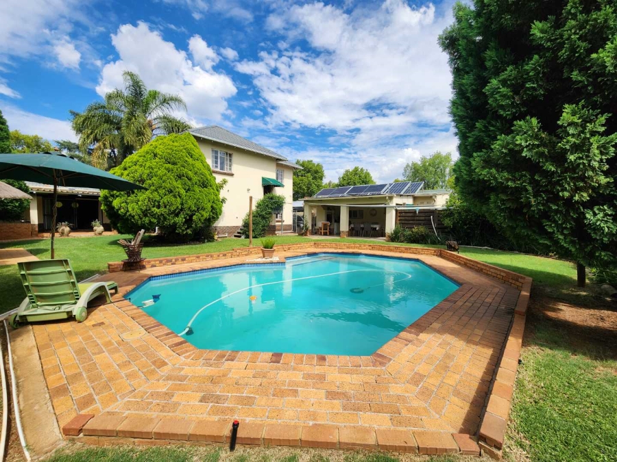 5 Bedroom Property for Sale in Queenswood Gauteng