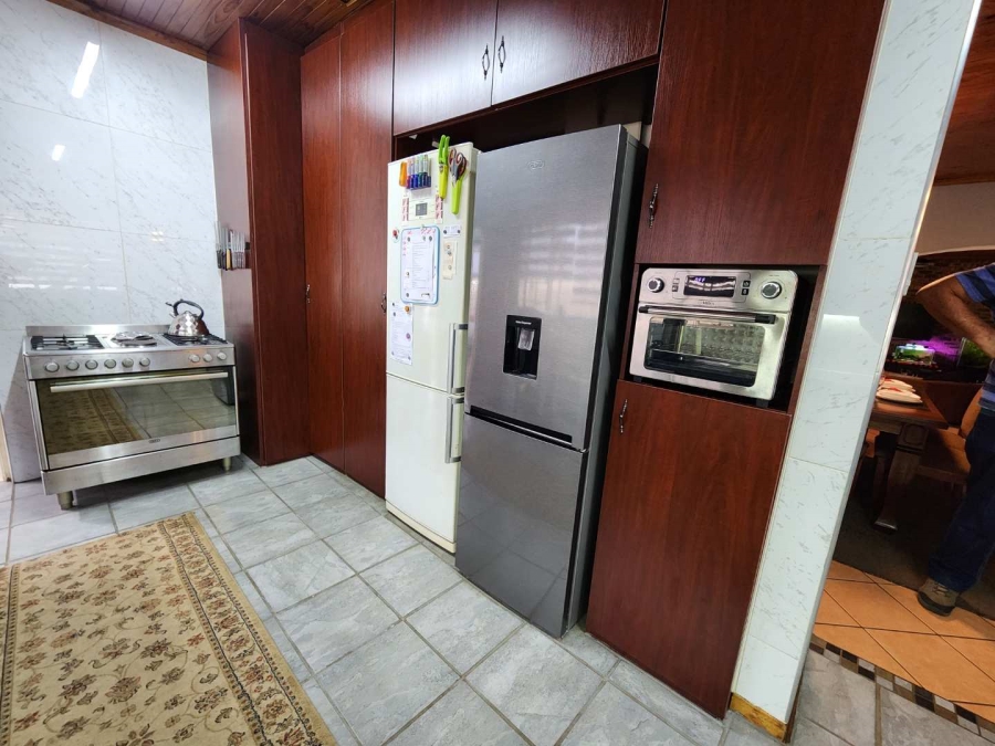 5 Bedroom Property for Sale in Queenswood Gauteng