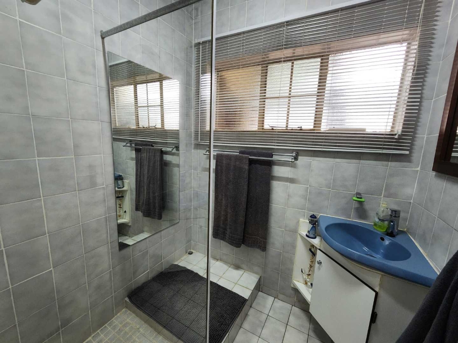 5 Bedroom Property for Sale in Queenswood Gauteng