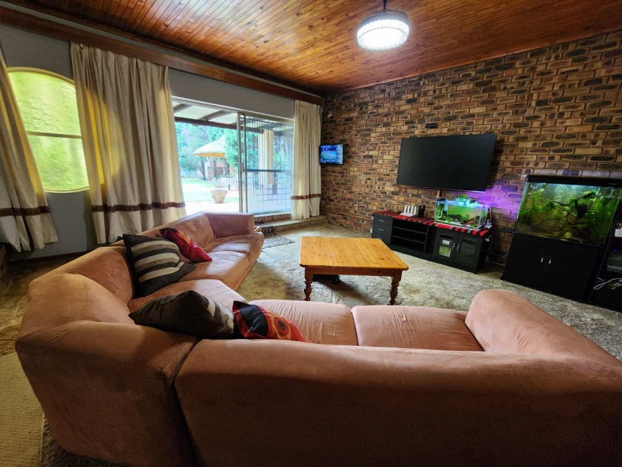 5 Bedroom Property for Sale in Queenswood Gauteng