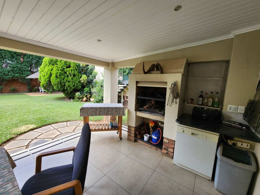 5 Bedroom Property for Sale in Queenswood Gauteng