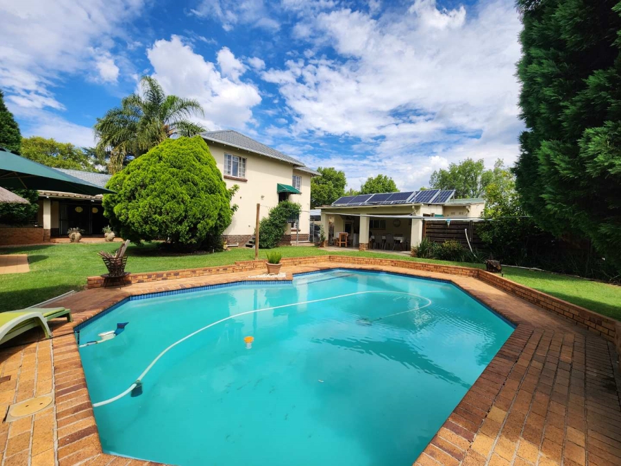 5 Bedroom Property for Sale in Queenswood Gauteng