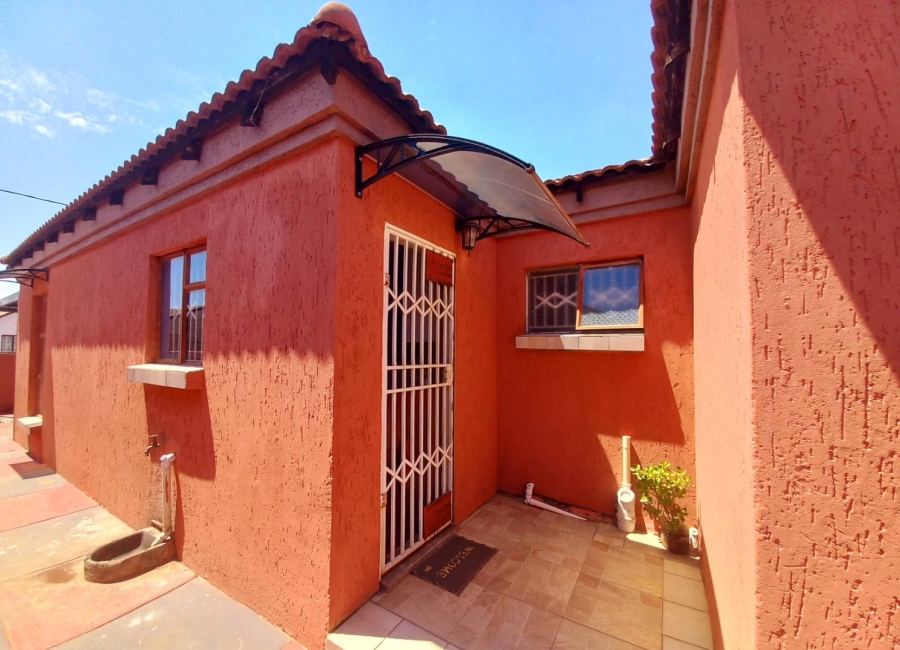 3 Bedroom Property for Sale in Soshanguve GG Gauteng