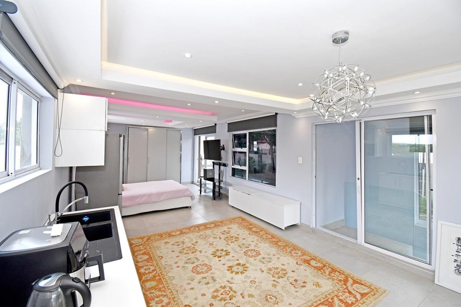 To Let 1 Bedroom Property for Rent in Parkmore Gauteng