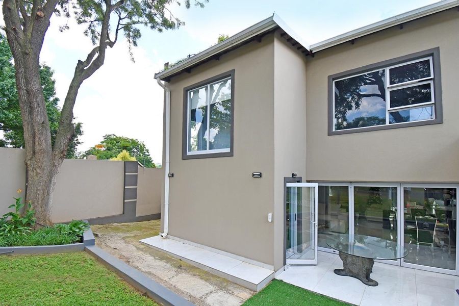 To Let 1 Bedroom Property for Rent in Parkmore Gauteng