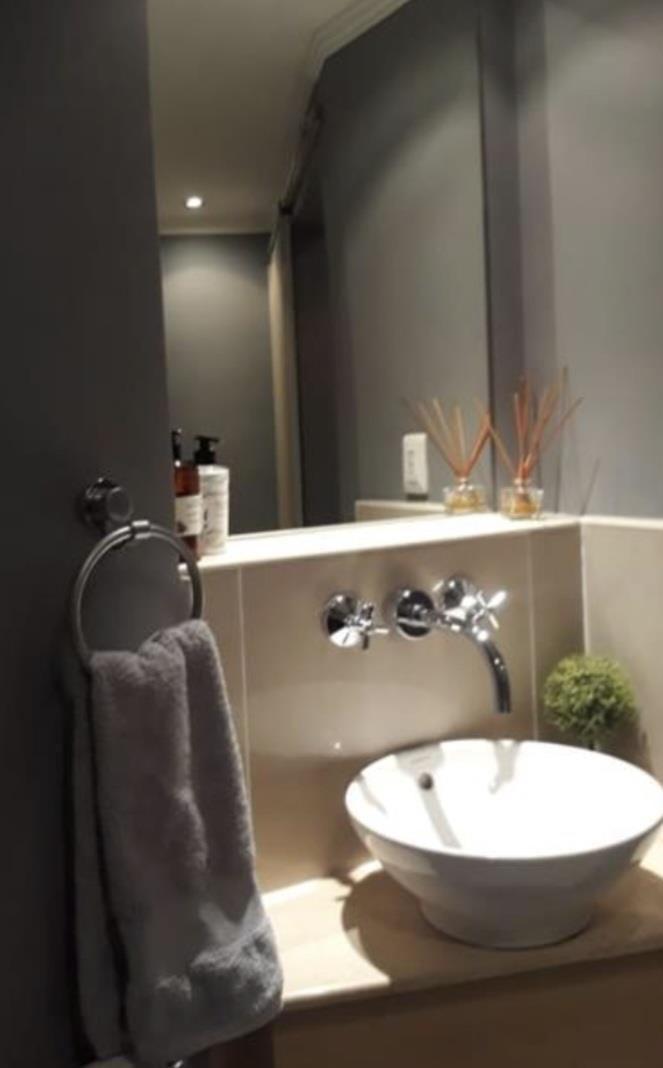 To Let 1 Bedroom Property for Rent in Sandhurst Gauteng