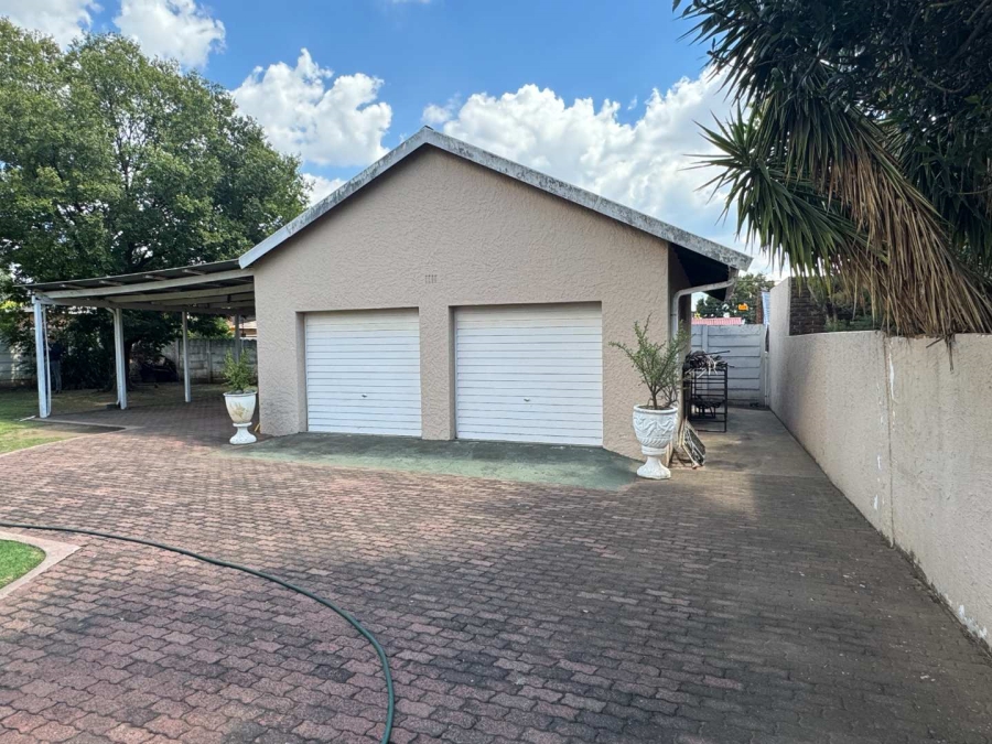 4 Bedroom Property for Sale in Raceview Gauteng