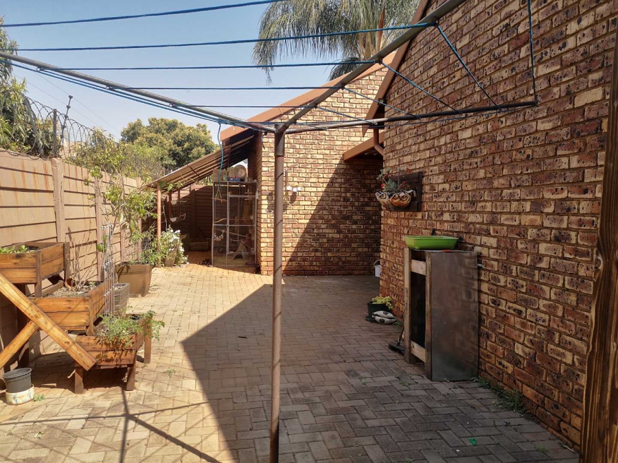 3 Bedroom Property for Sale in Annlin Gauteng