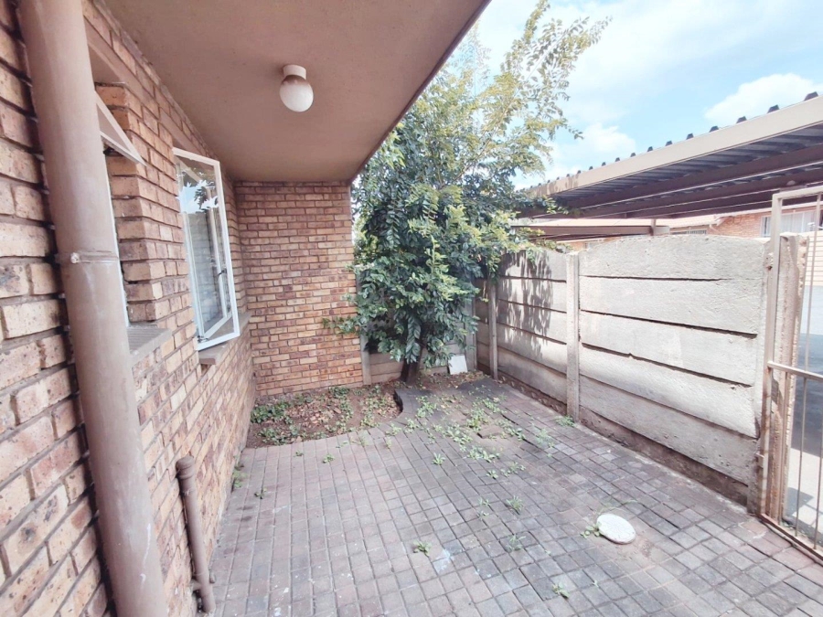 2 Bedroom Property for Sale in Birch Acres Gauteng