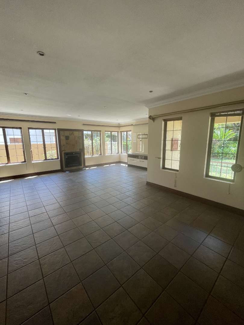 To Let 4 Bedroom Property for Rent in Woodlands Gauteng