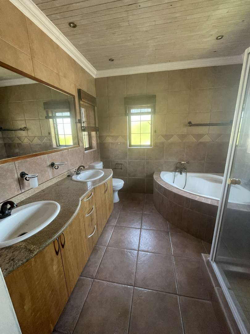 To Let 4 Bedroom Property for Rent in Woodlands Gauteng