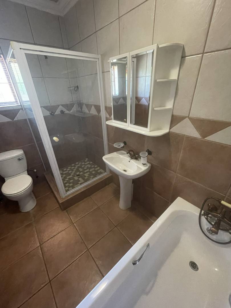 To Let 4 Bedroom Property for Rent in Woodlands Gauteng