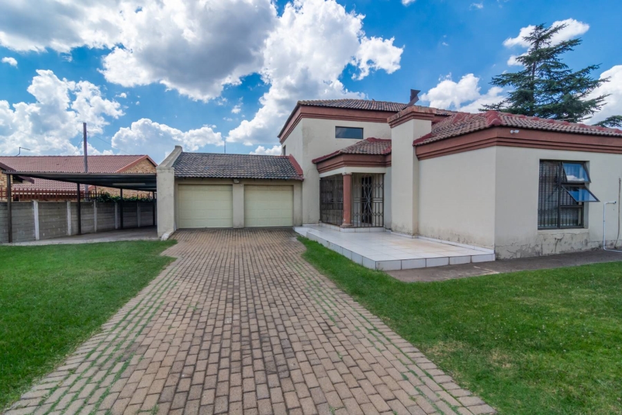 4 Bedroom Property for Sale in Greenhills Gauteng