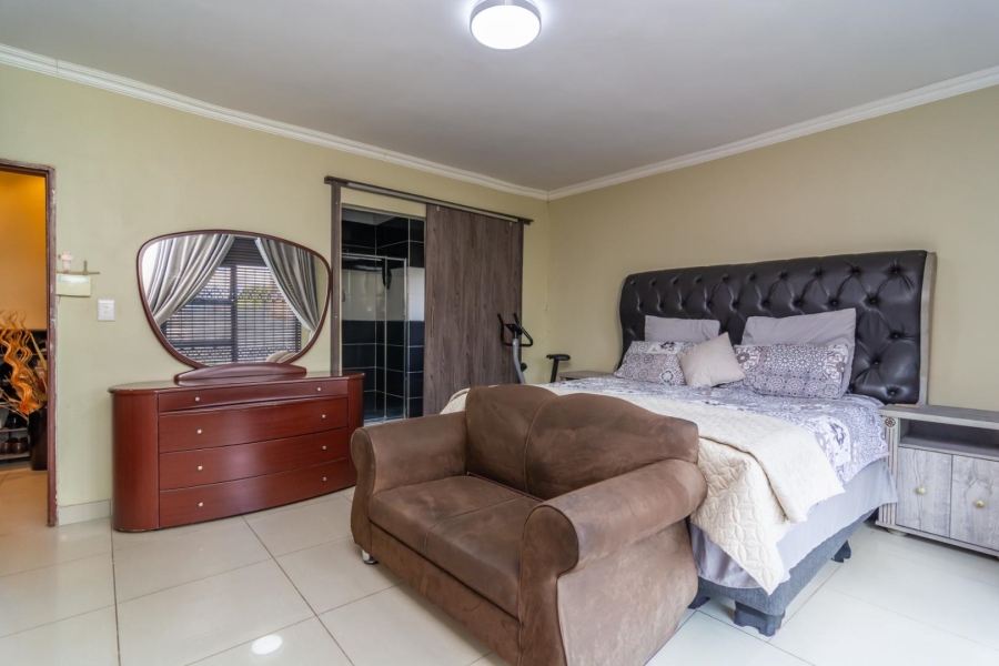 4 Bedroom Property for Sale in Greenhills Gauteng