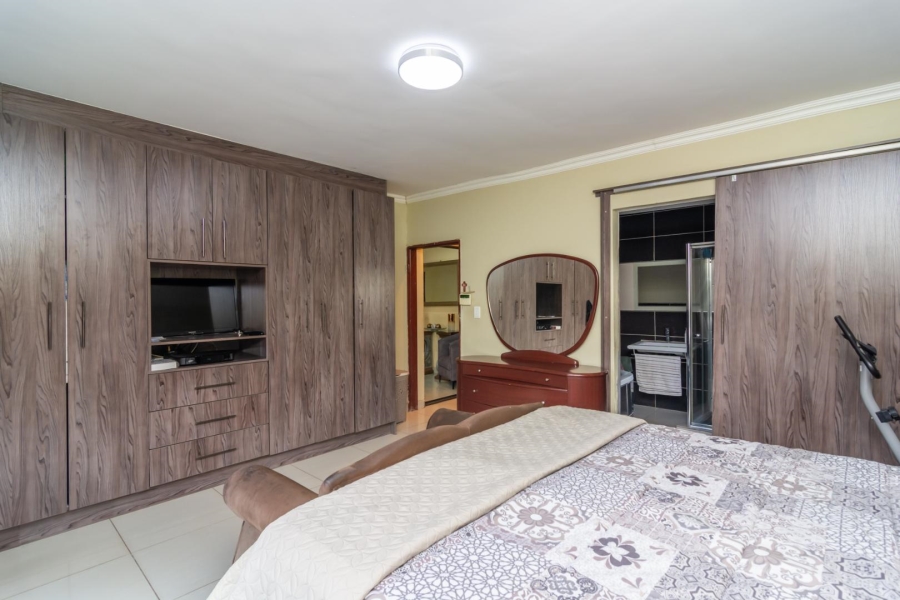 4 Bedroom Property for Sale in Greenhills Gauteng