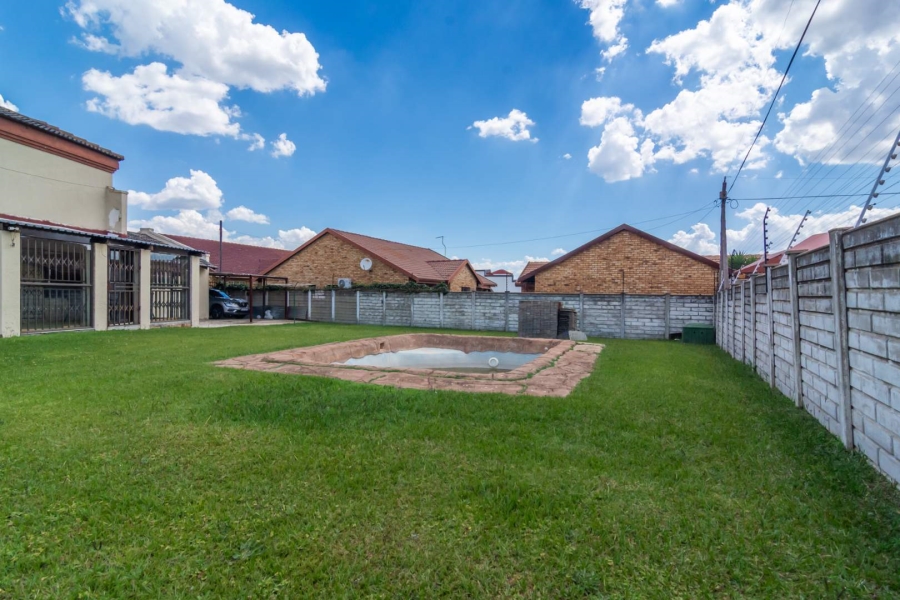 4 Bedroom Property for Sale in Greenhills Gauteng