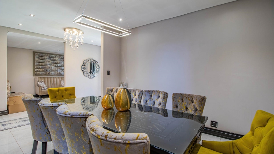 5 Bedroom Property for Sale in Lakefield Gauteng