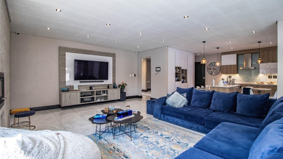 5 Bedroom Property for Sale in Lakefield Gauteng