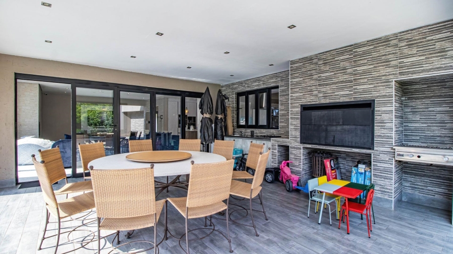 5 Bedroom Property for Sale in Lakefield Gauteng