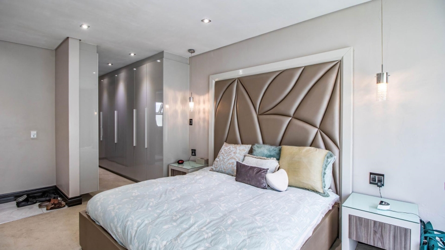 5 Bedroom Property for Sale in Lakefield Gauteng