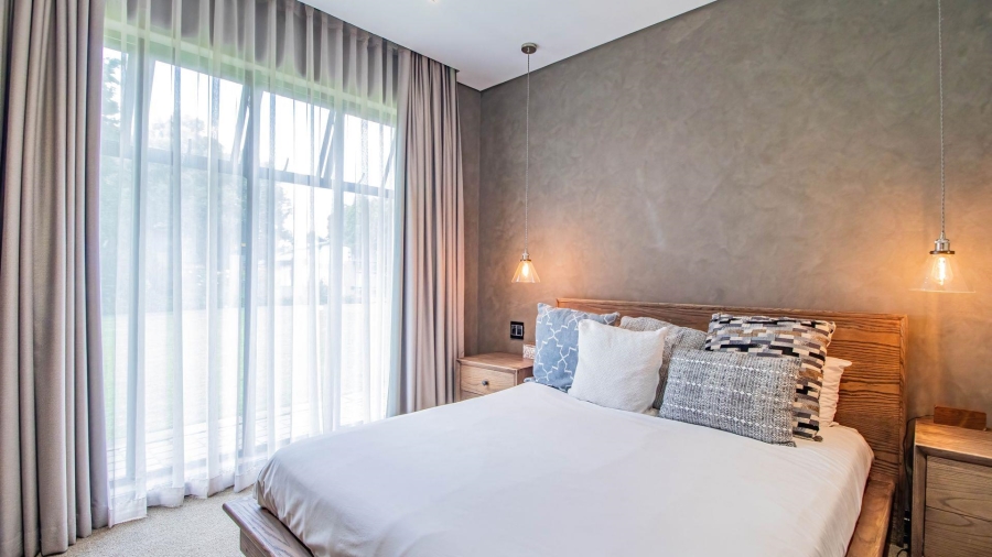 5 Bedroom Property for Sale in Lakefield Gauteng